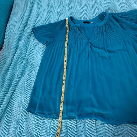 Tahari Turquoise Flutter Sleeve Blouse with Pleated Details 2x - Picture 9 of 11